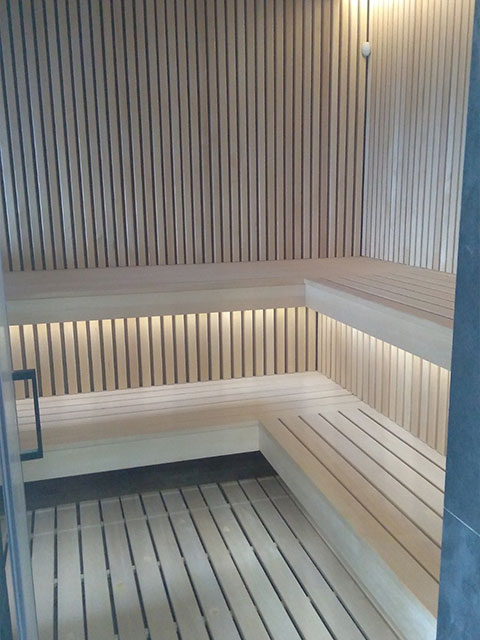 Moderne sauna med nordisk udtryk