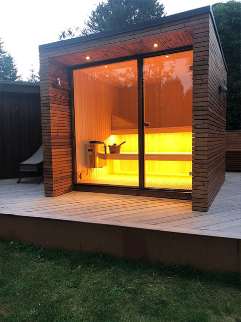 Elegant udendørs sauna i privat have