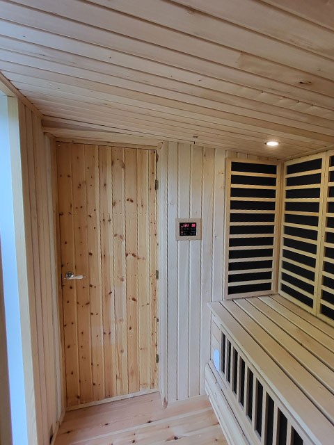 Lille lys sauna med infarøde paneler